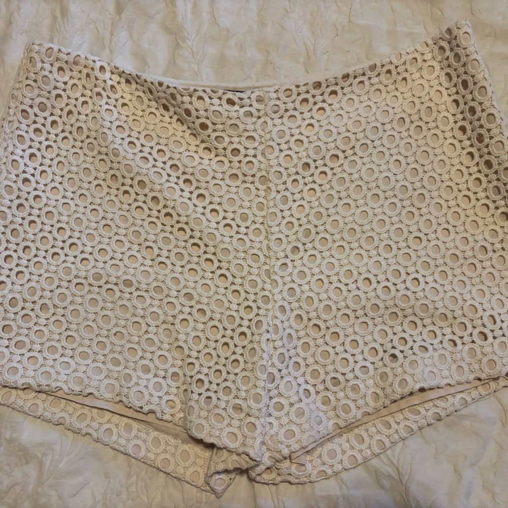 Banana Republic Lace Eyelet Mid rise Shorts cotton ivory summer - Picture 2 of 6